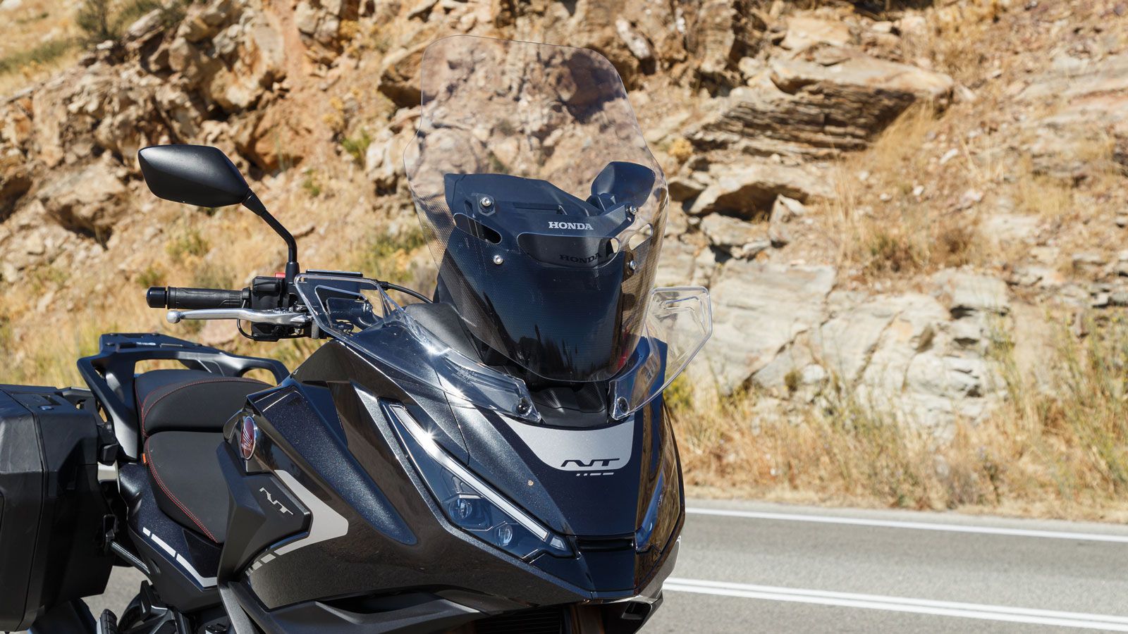 . Η ζελατίνα, ρυθμίζεται σε 5 διαφορετικές θέσεις με τις δύο ακραίες να απέχουν κάτι παραπάνω από 160χλστ, ενώ παρόλο που μπορεί να ρυθμιστεί με το αρ